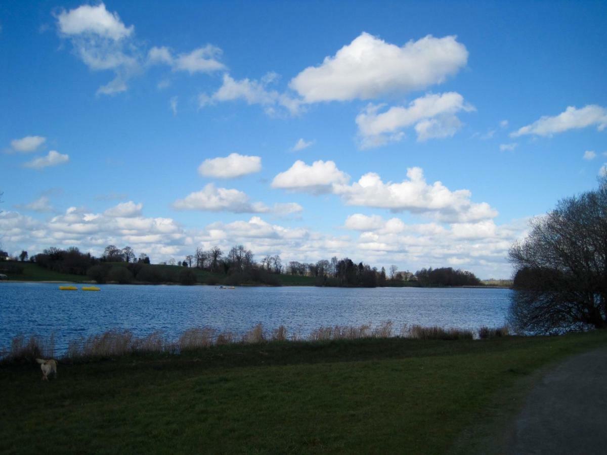 Le Bouddha Du Lac Saint-Germain-de-Tallevende Eksteriør bilde